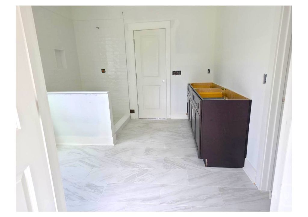 Image 23 of property listing at 208 Cypress Lake Drive, Bloomingdale, GA 31302