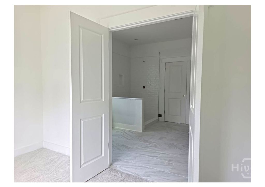 Image 24 of property listing at 208 Cypress Lake Drive, Bloomingdale, GA 31302