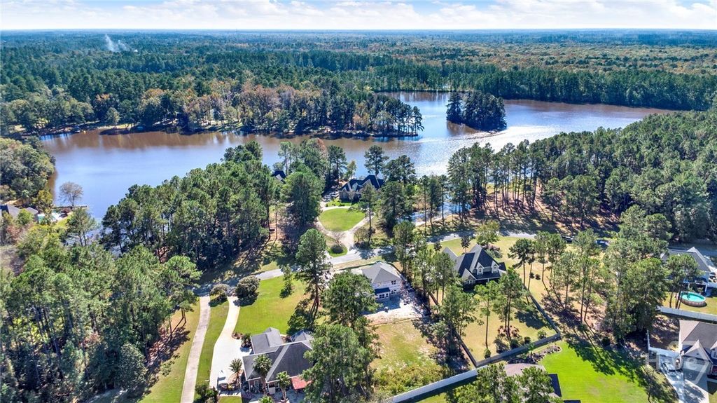 Image 33 of property listing at 208 Cypress Lake Drive, Bloomingdale, GA 31302