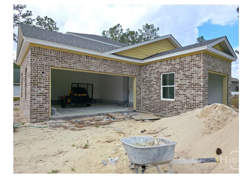 Image 4 of property listing at 208 Cypress Lake Drive, Bloomingdale, GA 31302