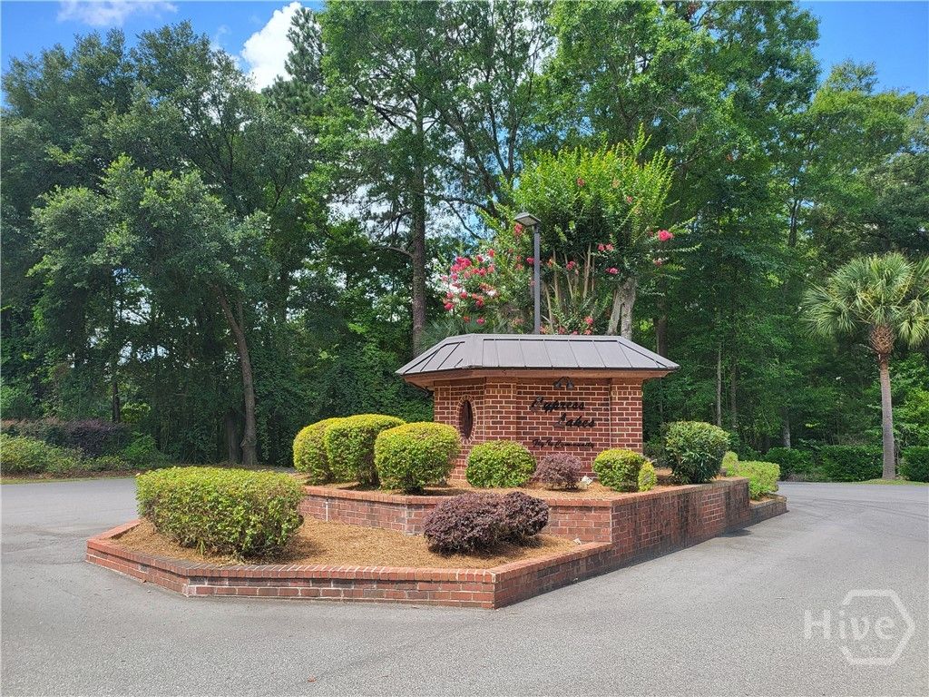 Image 9 of property listing at 208 Cypress Lake Drive, Bloomingdale, GA 31302