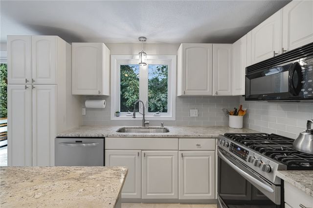 27 Country View Drive, Johnston, RI 02919