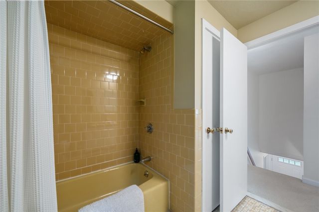 27 Country View Drive, Johnston, RI 02919
