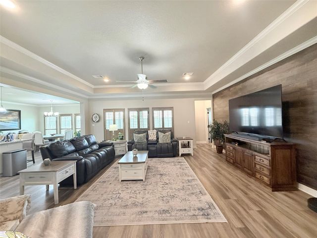 313 Creekside Lane, Lake Jackson, TX 77566