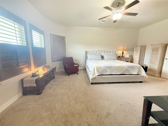 313 Creekside Lane, Lake Jackson, TX 77566