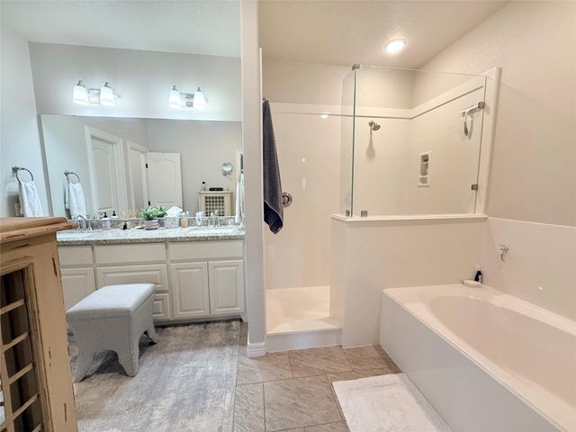 313 Creekside Lane, Lake Jackson, TX 77566