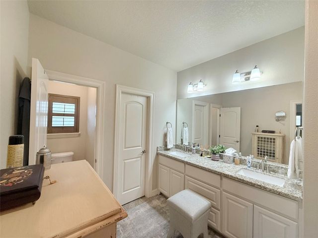 313 Creekside Lane, Lake Jackson, TX 77566