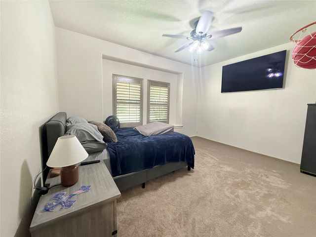 313 Creekside Lane, Lake Jackson, TX 77566