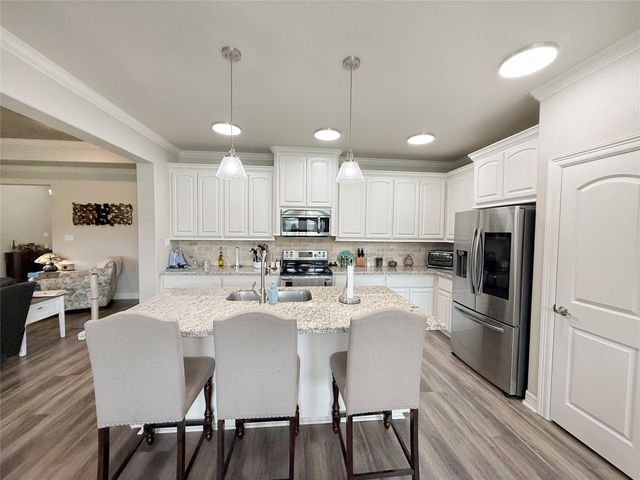 313 Creekside Lane, Lake Jackson, TX 77566
