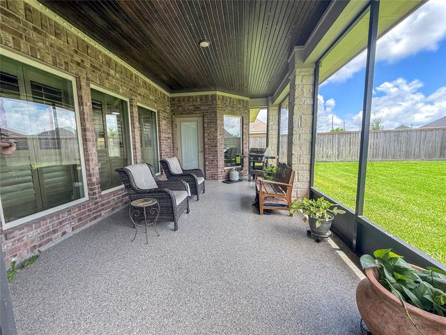 313 Creekside Lane, Lake Jackson, TX 77566