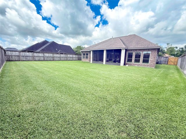 313 Creekside Lane, Lake Jackson, TX 77566