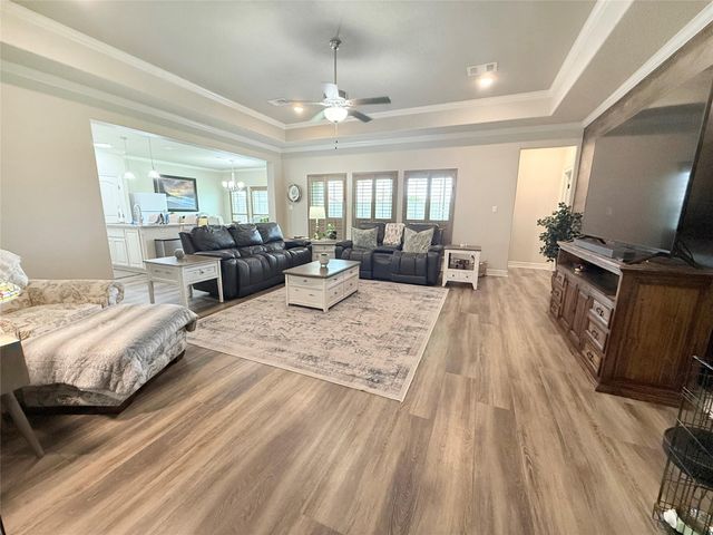 313 Creekside Lane, Lake Jackson, TX 77566