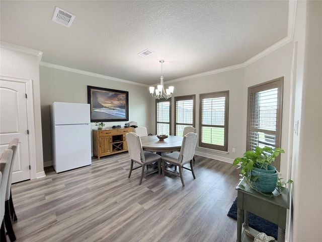 313 Creekside Lane, Lake Jackson, TX 77566