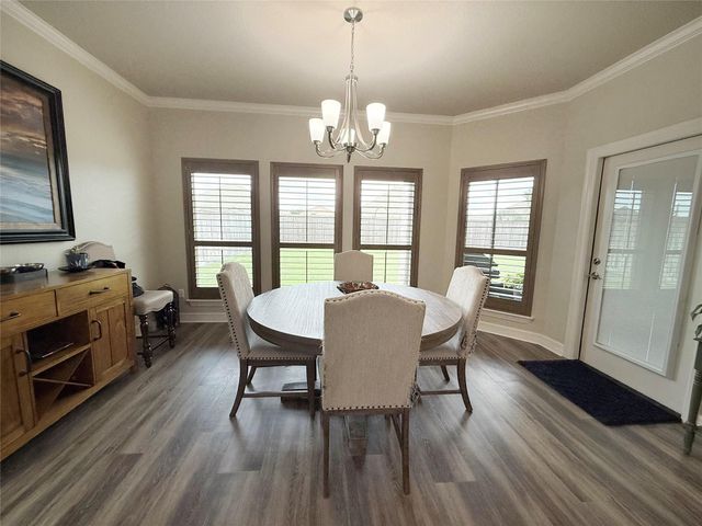 313 Creekside Lane, Lake Jackson, TX 77566