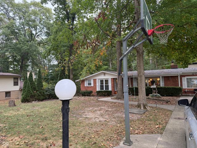 28 Cambridge Court, Anderson, IN 46012