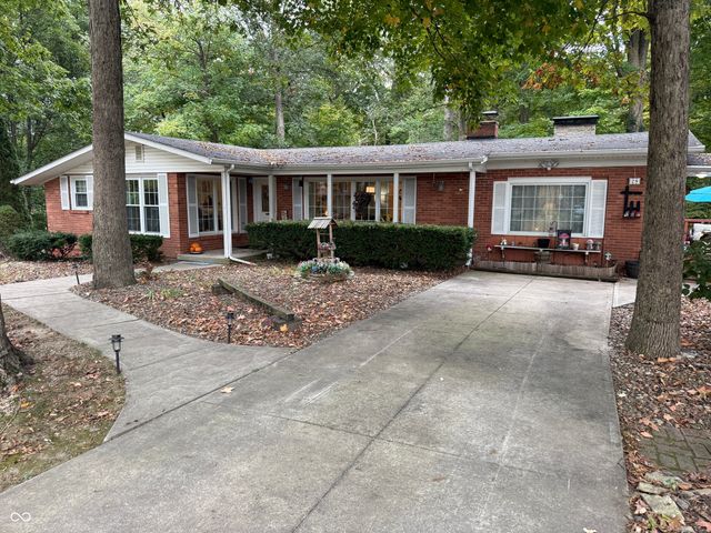 28 Cambridge Court, Anderson, IN 46012