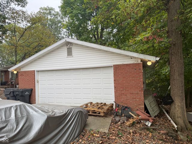 28 Cambridge Court, Anderson, IN 46012