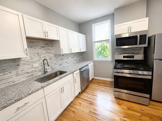 3130 W Polk Street, Chicago, IL 60612
