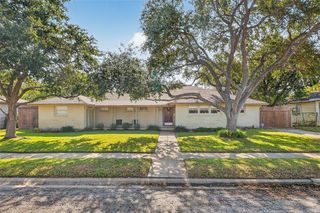433 Pasadena Pl, Corpus Christi, TX 78411