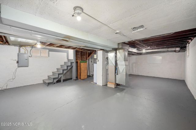 1207 E Broadway Street, Toledo, OH 43605