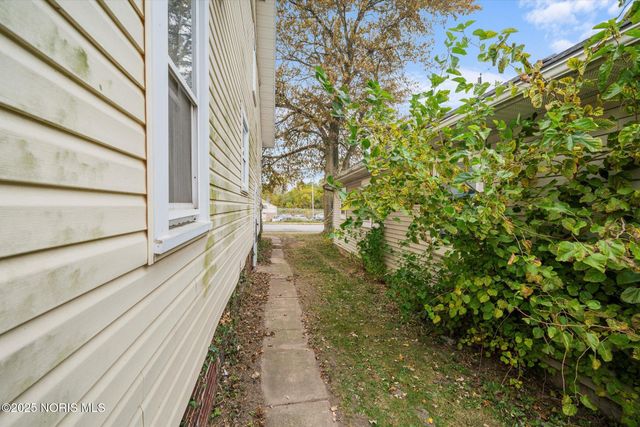 1207 E Broadway Street, Toledo, OH 43605