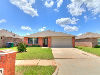 2909 Thompson Farm Lane, Yukon, OK 73099