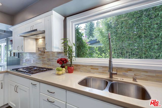 16012 Meadowcrest Road, Sherman Oaks, CA 91403