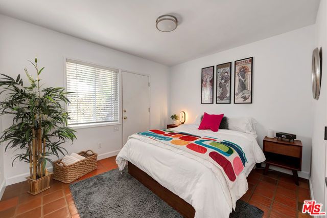 16012 Meadowcrest Road, Sherman Oaks, CA 91403