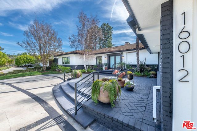 16012 Meadowcrest Road, Sherman Oaks, CA 91403