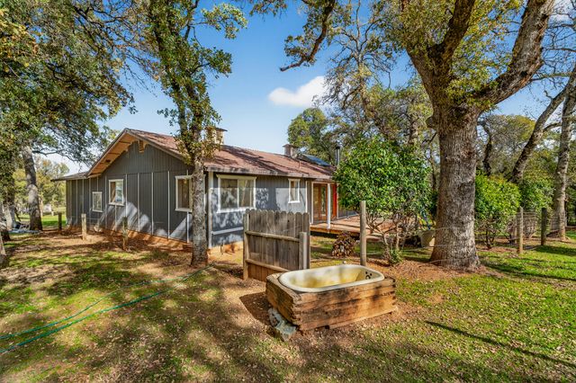 16945 McCoy Road, Cottonwood, CA 96022