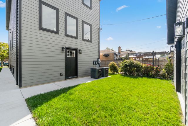 6016 S MAYFIELD Avenue, Chicago, IL 60638