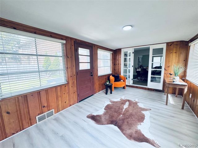 1909 S Trenton Drive, Trenton, MI 48183