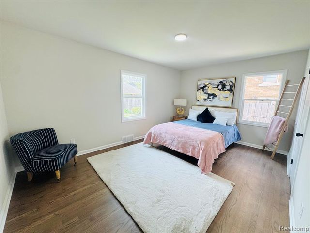 1909 S Trenton Drive, Trenton, MI 48183