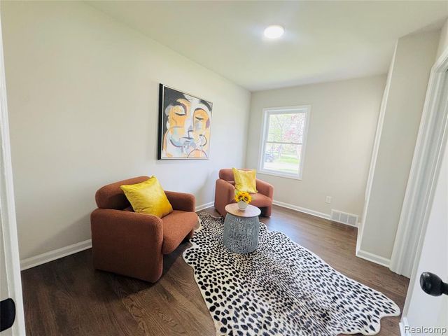 1909 S Trenton Drive, Trenton, MI 48183