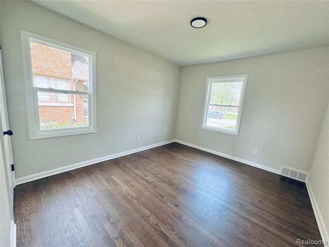 1909 S Trenton Drive, Trenton, MI 48183