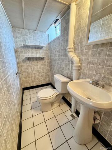 1909 S Trenton Drive, Trenton, MI 48183