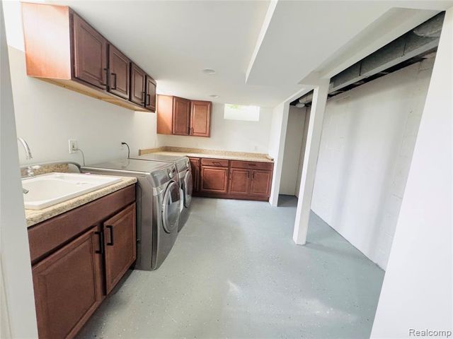 1909 S Trenton Drive, Trenton, MI 48183