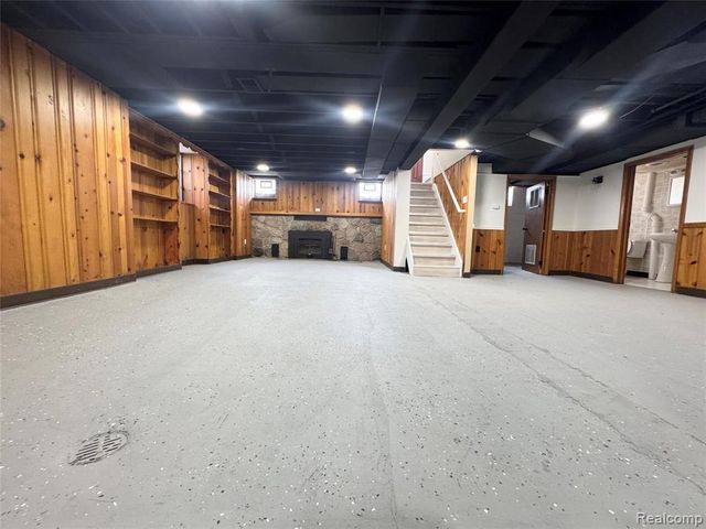 1909 S Trenton Drive, Trenton, MI 48183