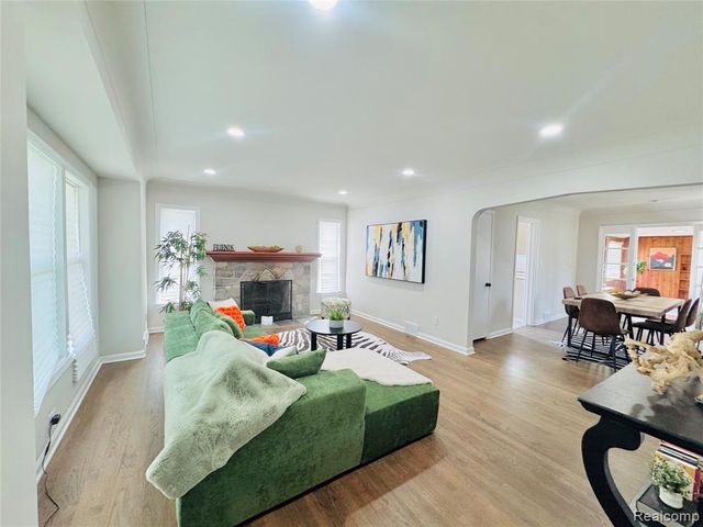 1909 S Trenton Drive, Trenton, MI 48183