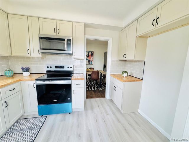 1909 S Trenton Drive, Trenton, MI 48183