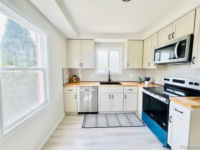 1909 S Trenton Drive, Trenton, MI 48183