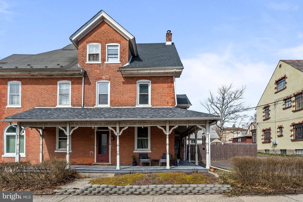 28 S 5TH ST, Perkasie, PA 18944