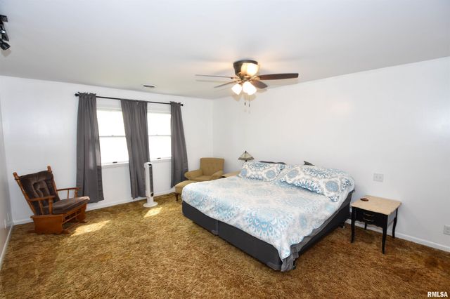 10019 N SPRING Lane, Peoria, IL 61615