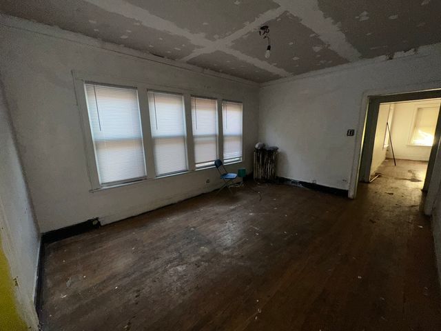 8039 S Ingleside Avenue, Chicago, IL 60619