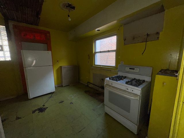 8039 S Ingleside Avenue, Chicago, IL 60619