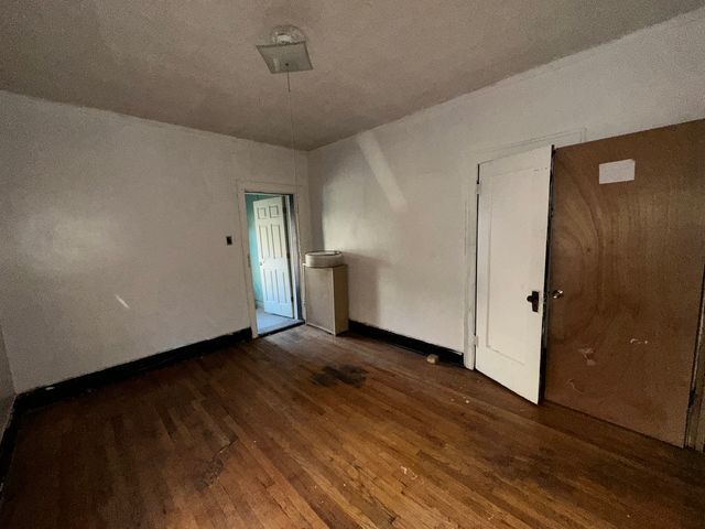 8039 S Ingleside Avenue, Chicago, IL 60619