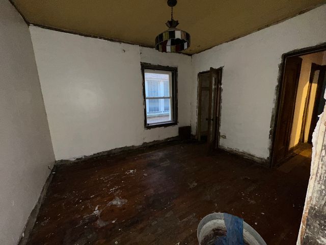 8039 S Ingleside Avenue, Chicago, IL 60619