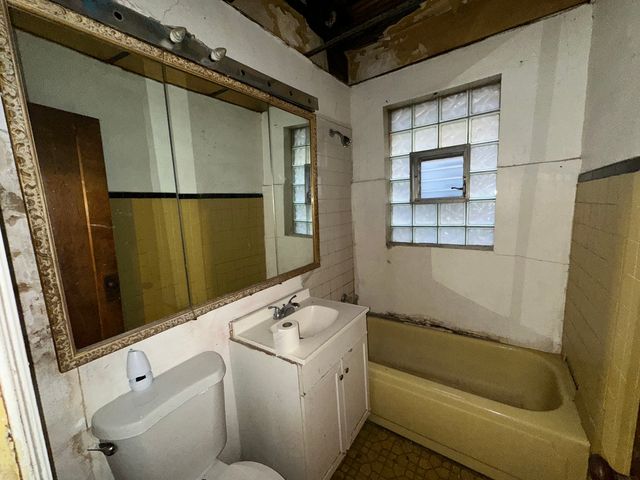 8039 S Ingleside Avenue, Chicago, IL 60619