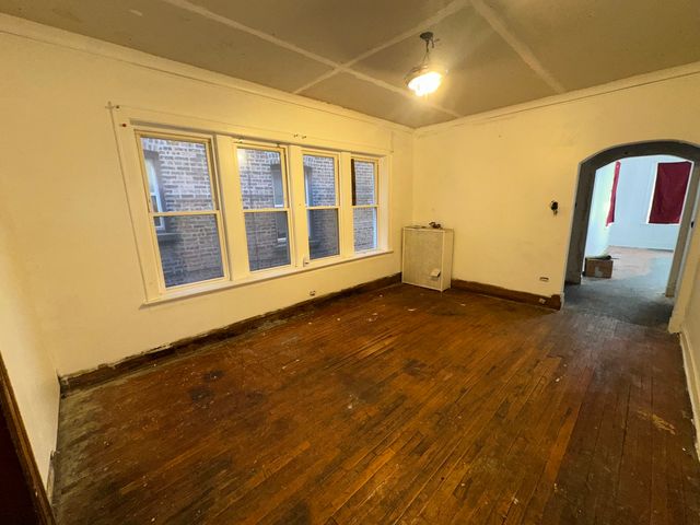 8039 S Ingleside Avenue, Chicago, IL 60619