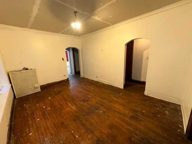 8039 S Ingleside Avenue, Chicago, IL 60619